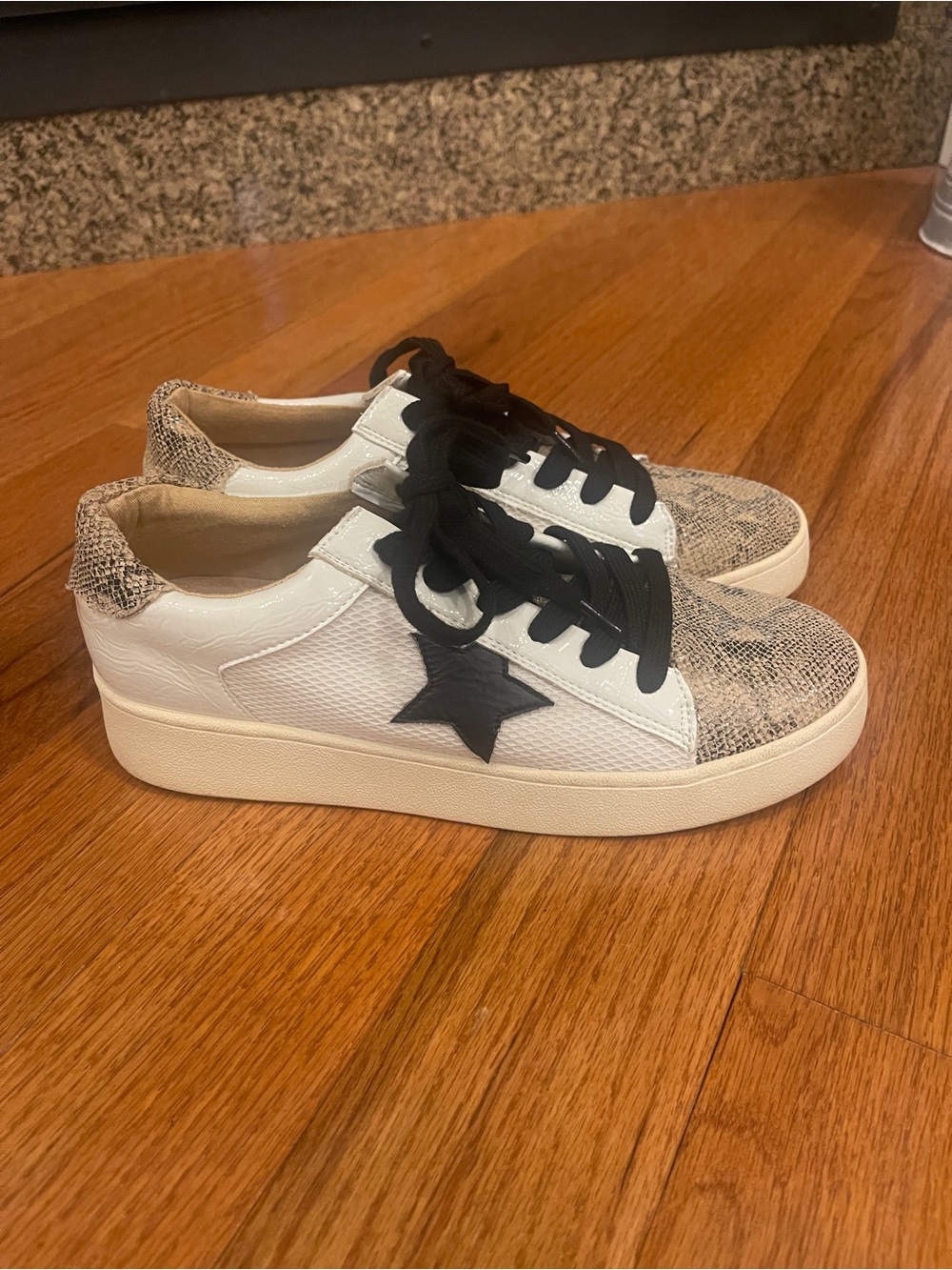 White Raven White Black Star Tan Brown Snakeskin Snake Print Sneakers Size 7.5